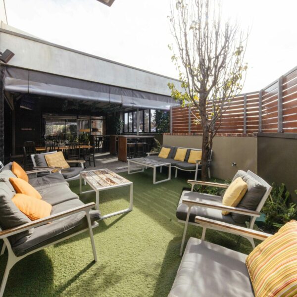 Cobblers Tavern outdoor beer garden